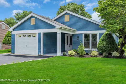 27 Harrogate Ln, Manchester, NJ 08759