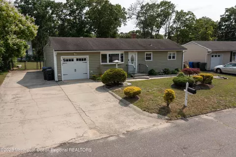 16 Jeffery Ln, Brick, NJ 08724