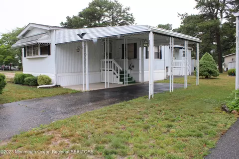 63 Eagle Dr, Whiting, NJ 08759