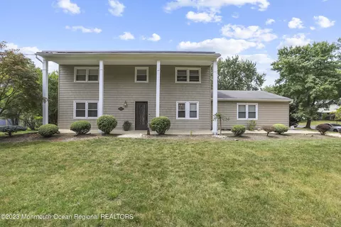 2 Canadian Woods Rd, Marlboro, NJ 07746