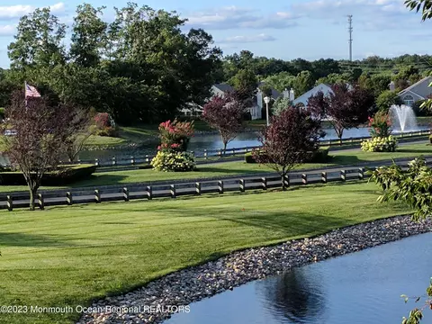 14 Deerchase Ln, Lakewood, NJ 08701