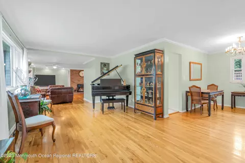 36 Westbrook Rd, Howell, NJ 07731