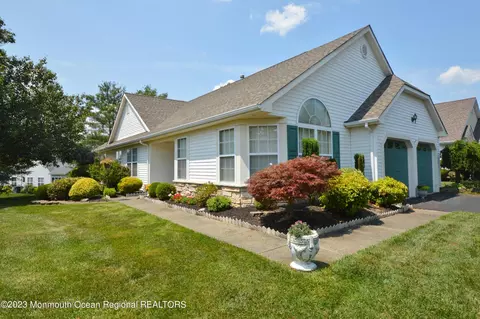 2615 Falcon Ln, Toms River, NJ 08755
