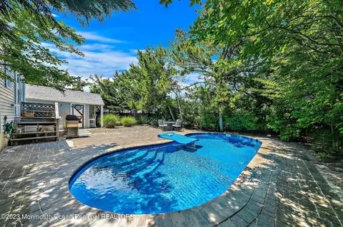 113 W Indiana Ave, Long Beach Township, NJ 08008