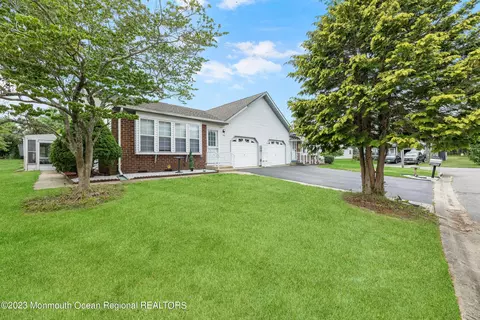 16 Ardsley Ave #A, Whiting, NJ 08759