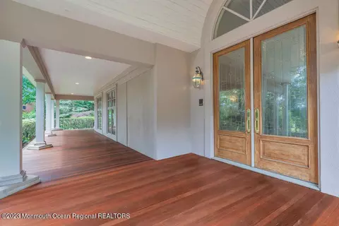 32 Roberts Rd, Holmdel, NJ 07733