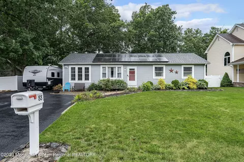 88 Shore Ave, Manahawkin, NJ 08050