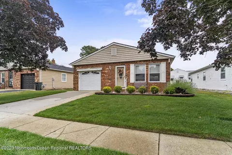 37 Orlando Blvd, Toms River, NJ 08757