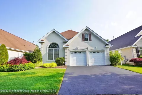 6 Chesapeake Dr, Holmdel, NJ 07733