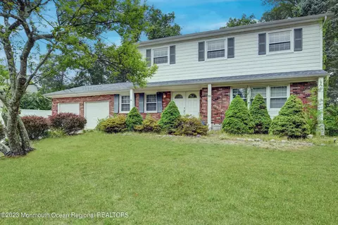 10 Forrest Hill Dr, Howell, NJ 07731