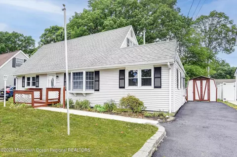2517 Honeysuckle Ln, Point Pleasant, NJ 08742