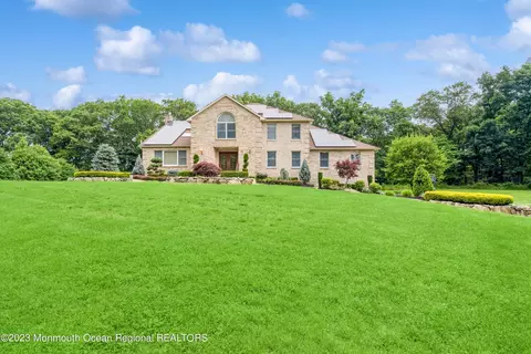 30 Shira Ln, Manalapan, NJ 07726