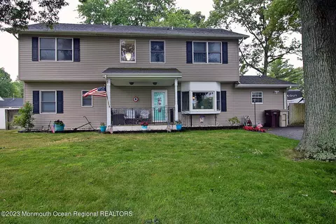 44 Moorage Ave, Bayville, NJ 08721