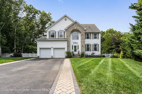 742 Spruce Hill Dr, Toms River, NJ 08753