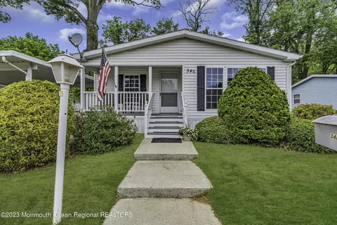 34 B Brookside Way, Freehold, NJ 07728