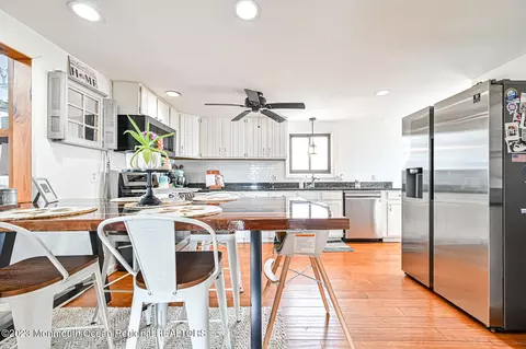 22 Avenue D, Manahawkin, NJ 08050