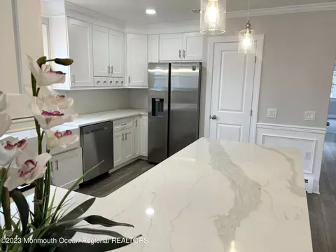 8 Wojtyla Ct, Toms River, NJ 08757