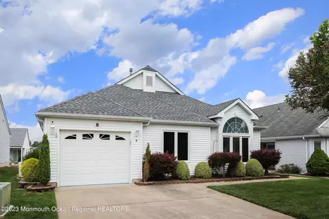 9 Manchester Ct, Jackson, NJ 08527