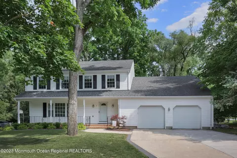 17 White Acre Blvd, Middletown, NJ 07748