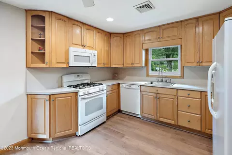 15 Acker Dr, Middletown, NJ 07748 photo 7