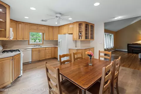 15 Acker Dr, Middletown, NJ 07748 photo 10