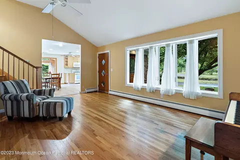 15 Acker Dr, Middletown, NJ 07748 photo 4