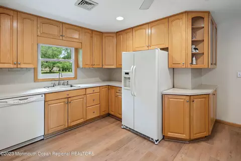 15 Acker Dr, Middletown, NJ 07748 photo 8