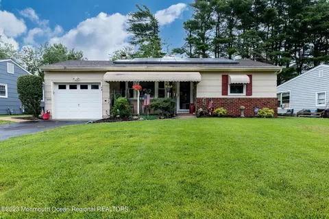 34 Stanford Dr, Toms River, NJ 08757