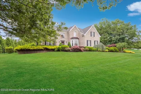 6 Swallow Tail Ct, Jackson, NJ 08527