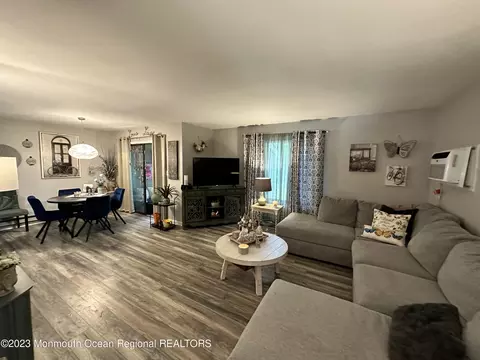 238 Medford Ct #H, Manalapan, NJ 07726