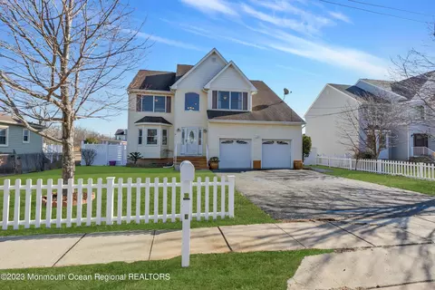 5 Wilson Ave, Port Monmouth, NJ 07758