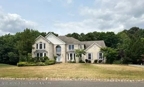 14 Alex Dr, Farmingdale, NJ 07727