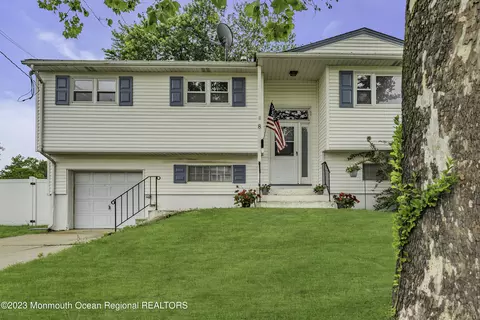 8 Magnolia Ave, Hazlet, NJ 07730