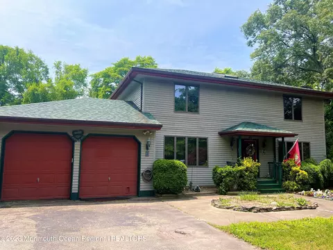 110 Floral Ave, Bayville, NJ 08721
