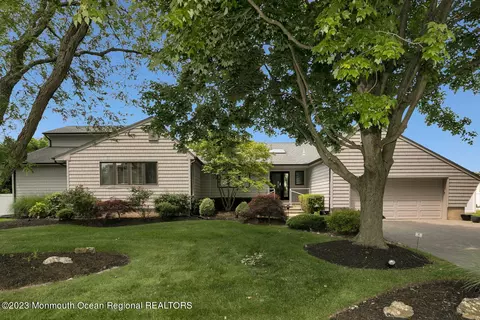 10 Mann Ct, Monmouth Beach, NJ 07750