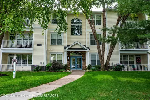 310 Saint Andrews Pl, Manalapan, NJ 07726