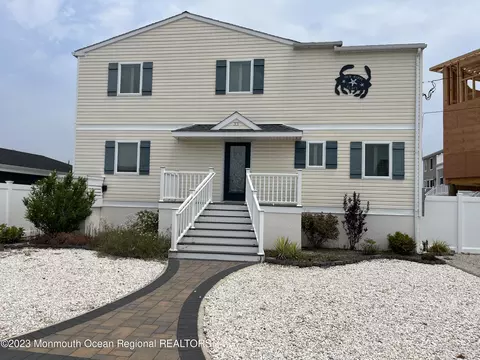 33 Harry Dr, Beach Haven West, NJ 08050