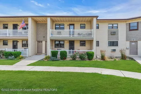 93 Wharfside Dr, Monmouth Beach, NJ 07750