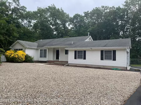 4 Oak Leaf Dr, Waretown, NJ 08758