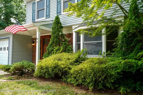 8 Drum Ct, Howell, NJ 07731