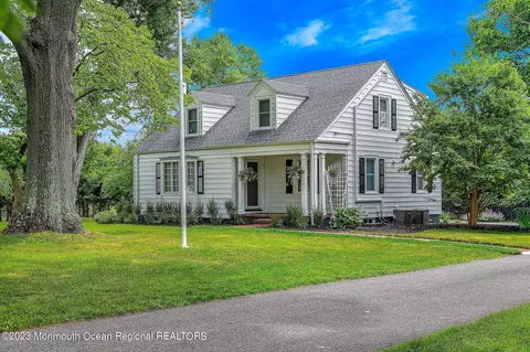 942 Middletown Lincroft Rd, Middletown, NJ 07748