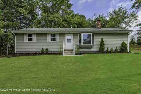 47 Redwood Pl, Jackson, NJ 08527