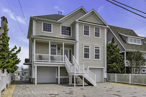 206 N Lagoon Rd, Lavallette, NJ 08735