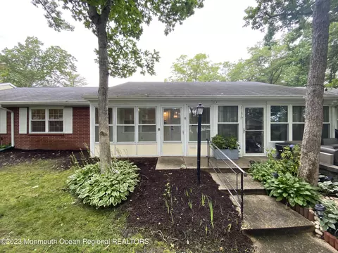 82 Dorchester Dr # C, Lakewood, NJ 08701