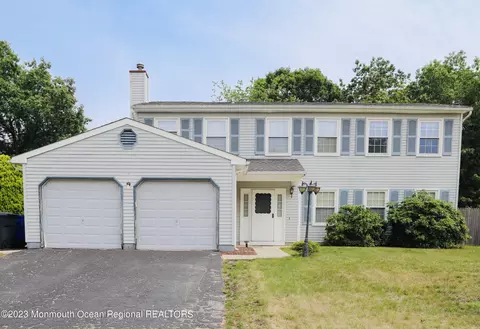 237 Smokerise Ln, Toms River, NJ 08755