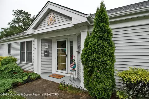 1657 Wisteria Ct, Toms River, NJ 08755