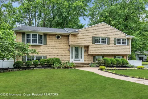 438 Park Dr, Middletown, NJ 07748