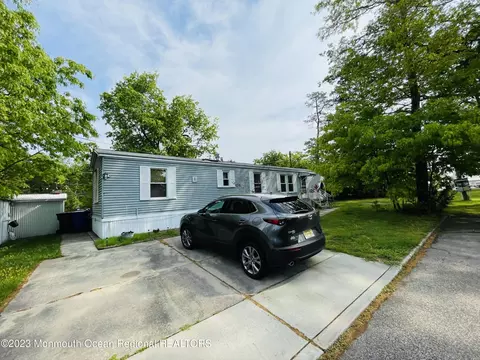 2300 Massachusetts Ave #2, Toms River, NJ 08755