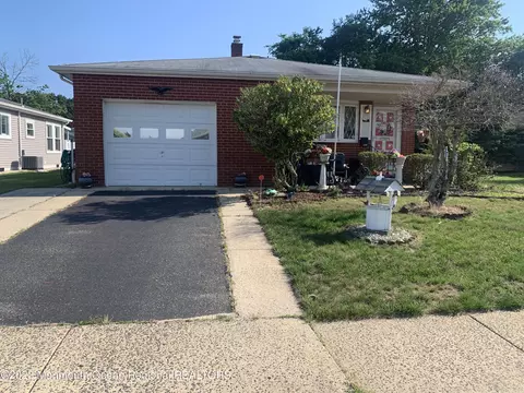 290 Port Royal Dr, Toms River, NJ 08757
