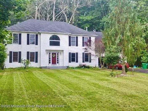 371 Cobain Rd, Jackson, NJ 08527